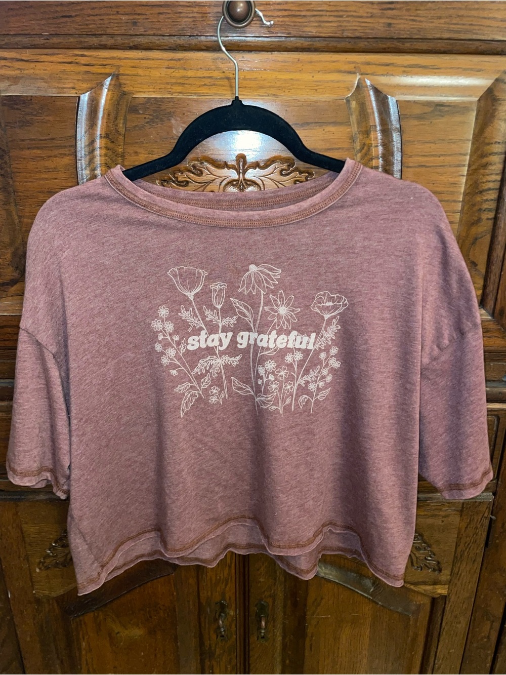 American Eagle Outfitters Dusty Rose 'Stay Grateful' Floral Crop Tee